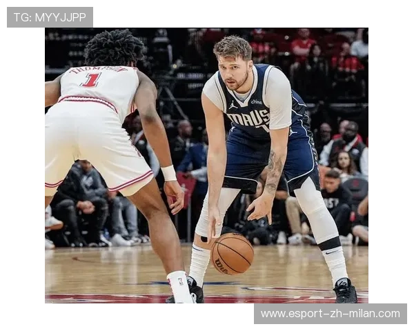 东契奇轻松挑篮得分,独行侠攻势连绵