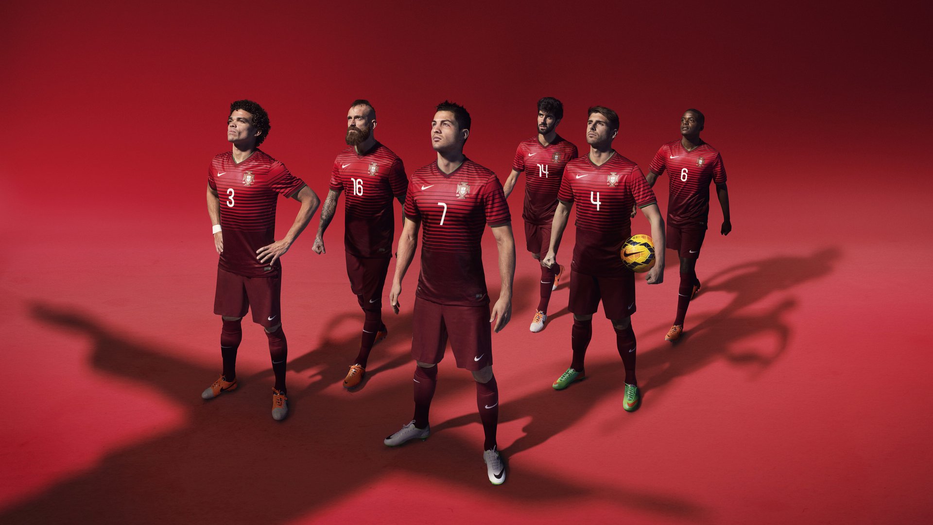 世界杯：孙兴慜带伤坚持出战 全程佩戴面具球迷深感动容